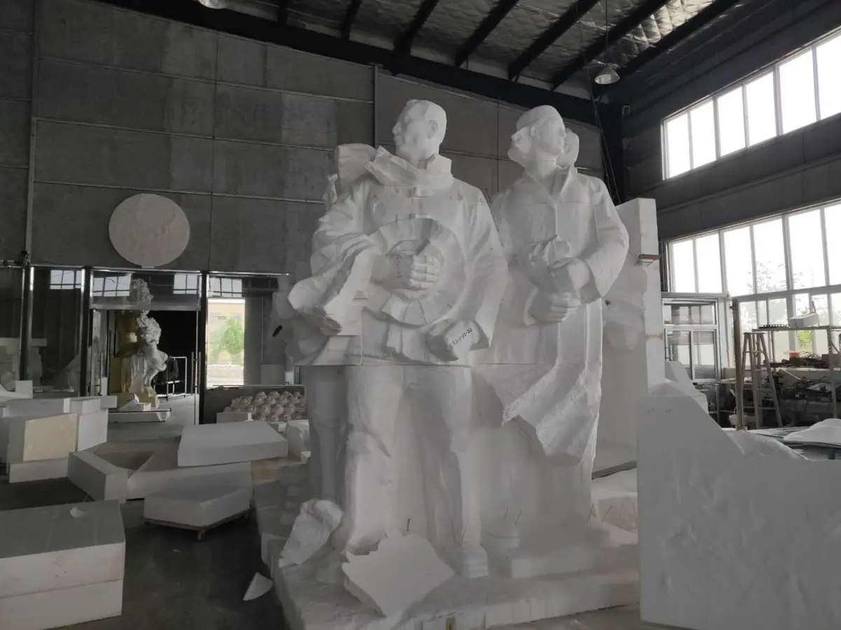 White figure group commemorating medical workers